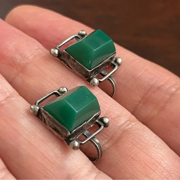 Art deco style glass chrysoprase solid silver screw back earrings - Picture 2 of 8